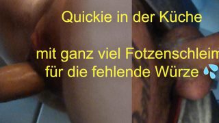 SexSlaveSandy @ Quickie in der Küche – mit extrem viel Fotzenschleim für die fehlende Würze