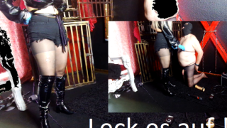 Queen_of_BDSM @ Leck das Sperma von den Nylon-Strümpfen!